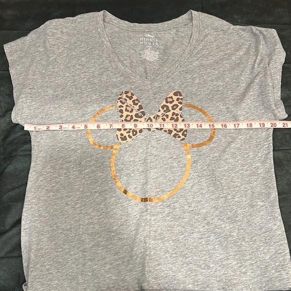 🔥Gray Disney Shirt with Leopard Print Bow🔥 - Picture 5 of 6